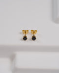 Arete Topo Circón Redondo Negro - Oro laminado 18k